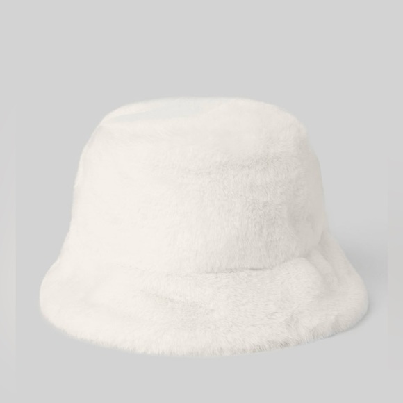 Alo NWT Faux Fur Bucket Hat Ivory Size S M - Picture 4 of 11